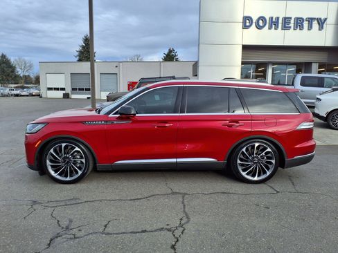 Used 2025 Lincoln Aviator Reserve w/ Equipment Group 201A image 10