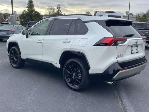 Used 2024 Toyota RAV4 SE image 4