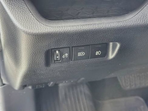 Used 2022 Toyota RAV4 LE FWD image 12