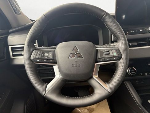 New 2026 Mitsubishi Outlander SE image 14