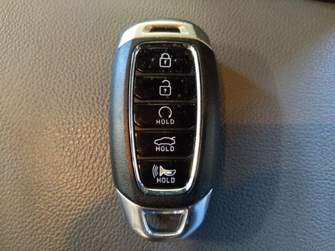 Used 2022 Hyundai Elantra SEL image 32