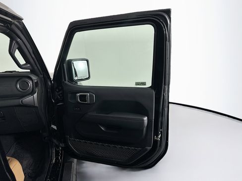 Used 2022 Jeep Wrangler Sahara w/ Cold Weather Group image 31