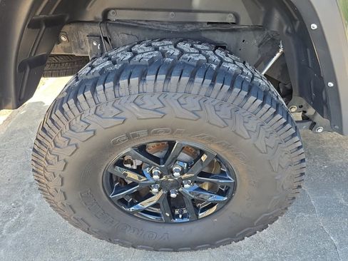 Used 2021 Jeep Gladiator Sport image 12