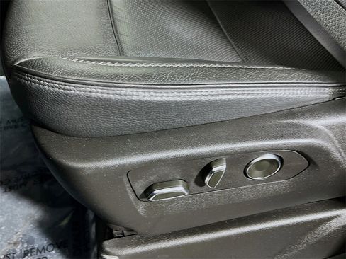 Used 2025 GMC Yukon XL Denali image 17