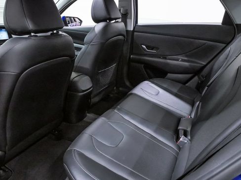 Used 2022 Hyundai Elantra Limited FWD image 11