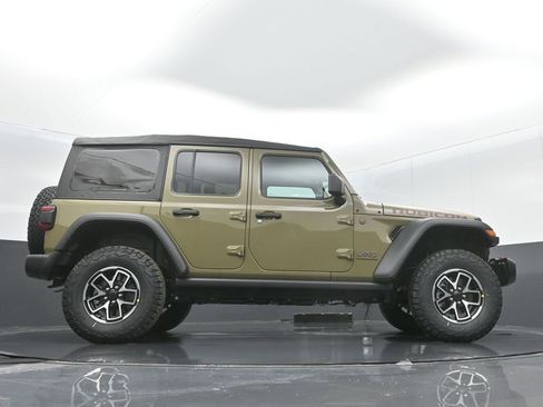 Certified 2025 Jeep Wrangler Unlimited Rubicon w/ Technology Group image 33