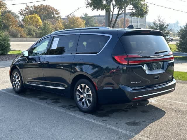 Used 2023 Chrysler Pacifica Pinnacle FWD image 25