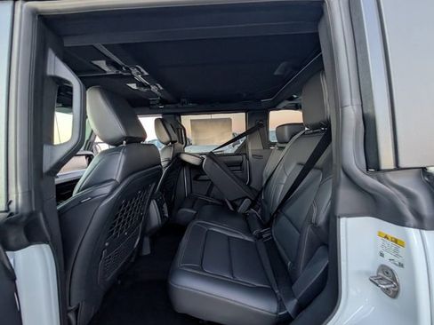 Used 2025 Ford Bronco Badlands AWD/4WD image 9