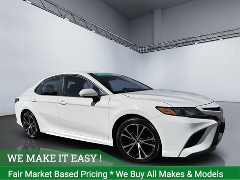 Used 2019 Toyota Camry SE image 1