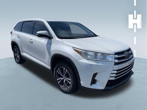 Used 2019 Toyota Highlander LE image 1