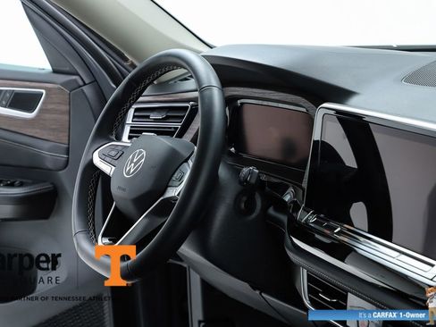 Used 2025 Volkswagen Atlas SEL image 35