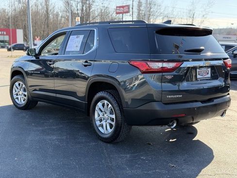 Used 2021 Chevrolet Traverse LT image 3