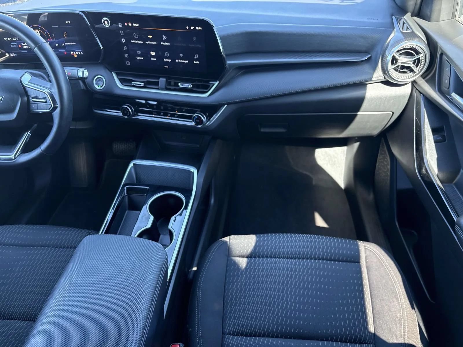 Used 2025 Chevrolet Equinox LT FWD image 13