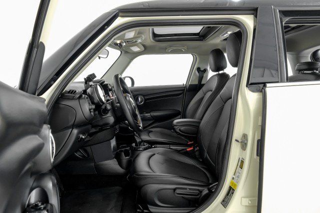 Used 2016 MINI Cooper 4-Door Hardtop FWD image 28