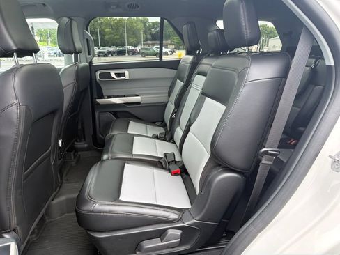 Certified 2024 Ford Explorer XLT w/ XLT Sport Appearance Package AWD/4WD image 14