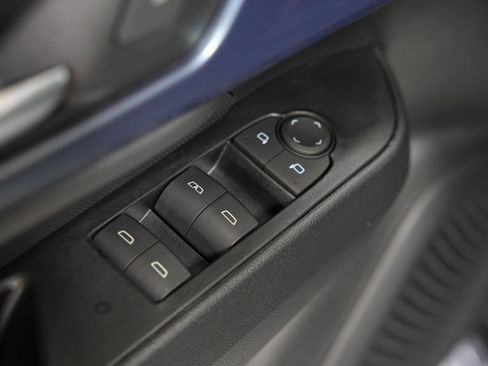 Used 2025 Chevrolet Equinox EV LT w/ Convenience Package image 23