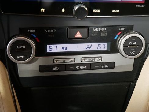 Used 2012 Toyota Camry XLE w/ Leather Pkg image 24