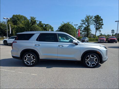 Used 2024 Hyundai Palisade Limited FWD image 2
