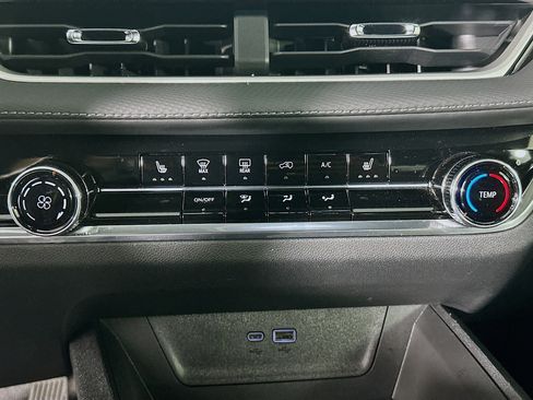 Used 2025 Chevrolet Equinox LT w/ Safety and Technology Package FWD image 24