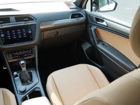 Certified 2023 Volkswagen Tiguan SE R-Line AWD/4WD image 11