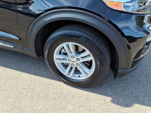 Used 2023 Ford Explorer XLT w/ Equipment Group 202A image 5