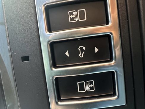 Used 2017 Land Rover Discovery HSE image 19