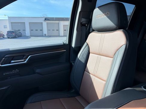 Used 2025 Chevrolet Silverado 1500 High Country image 31