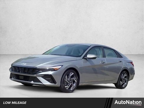 Used 2025 Hyundai Elantra Limited FWD image 1