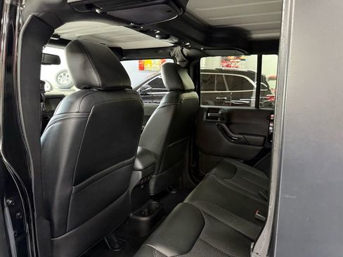 Used 2016 Jeep Wrangler Unlimited Sahara image 14