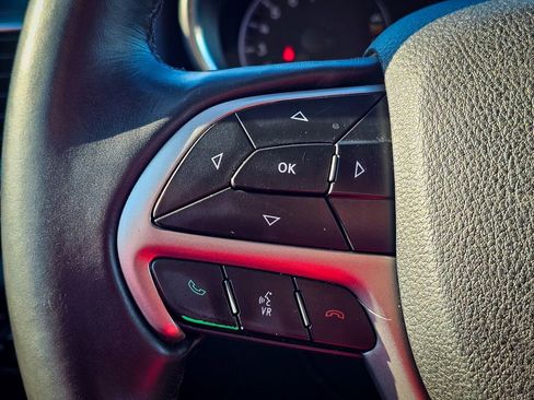 Used 2018 Jeep Grand Cherokee Laredo image 17