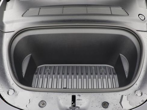 Used 2024 Tesla Model Y Long Range image 21