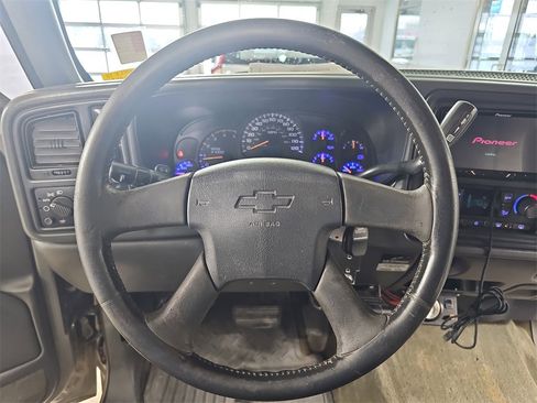 Used 2003 Chevrolet Silverado 2500 LS image 19