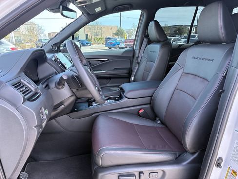 Certified 2025 Honda Ridgeline Black Edition image 17