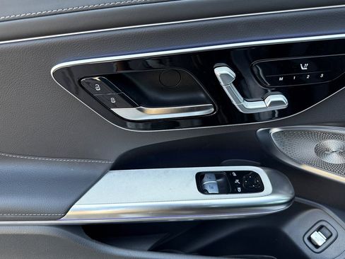 Used 2025 Mercedes-Benz CLE 300 4MATIC Coupe image 9