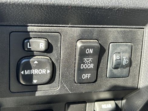 Used 2018 Toyota Tundra SR5 image 28