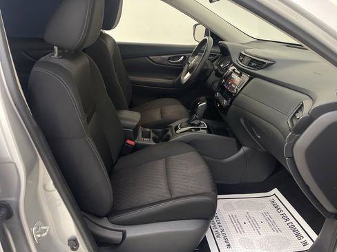 Used 2019 Nissan Rogue SV image 34