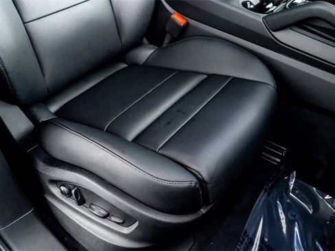 Used 2025 Porsche Cayenne image 47