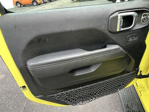 Used 2023 Jeep Wrangler Unlimited Sahara w/ Cold Weather Group image 19