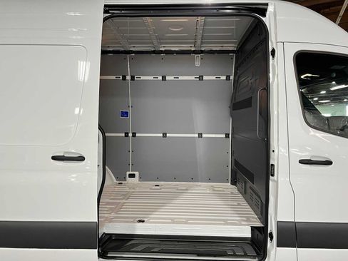 Used 2025 Mercedes-Benz Sprinter 2500 image 13