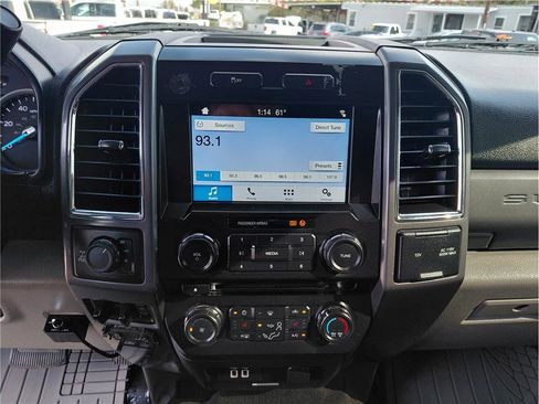 Used 2017 Ford F250 XLT w/ XLT Premium Package image 8