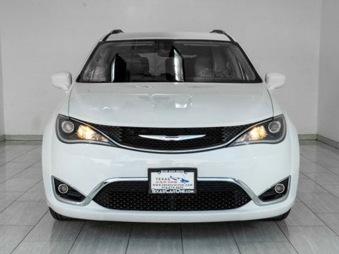 Used 2018 Chrysler Pacifica Touring-L image 3