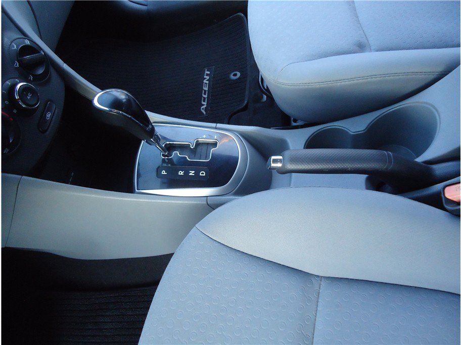 Used 2013 Hyundai Accent SE FWD image 21