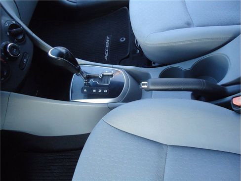 Used 2013 Hyundai Accent SE FWD image 21