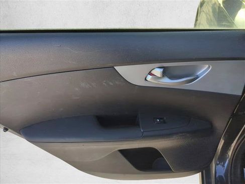 Used 2022 Kia Forte LXS FWD image 25