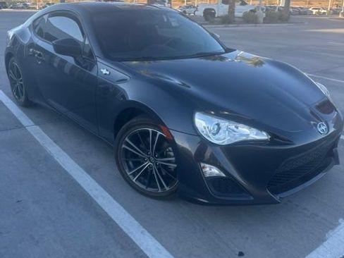 Used 2013 Scion FR-S RWD image 2