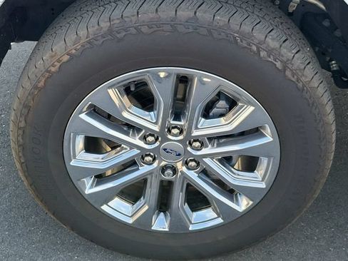 Used 2025 Ford F150 Lariat w/ Equipment Group 501A Mid AWD/4WD image 5