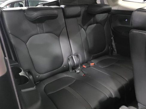 Used 2023 Honda Pilot Touring image 9