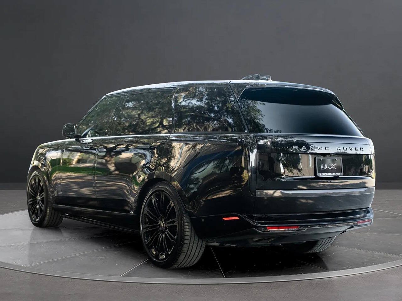 Used 2024 Land Rover Range Rover Long Wheelbase Autobiography AWD/4WD image 3