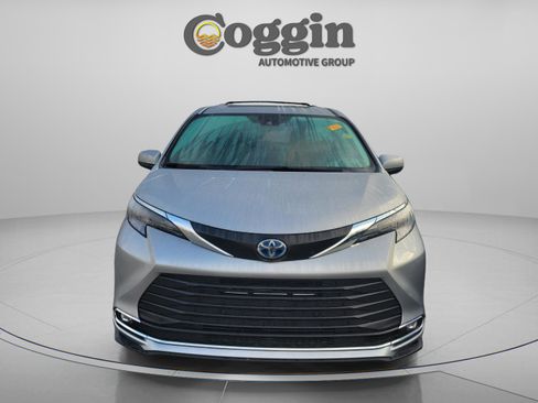 Certified 2024 Toyota Sienna XLE image 14