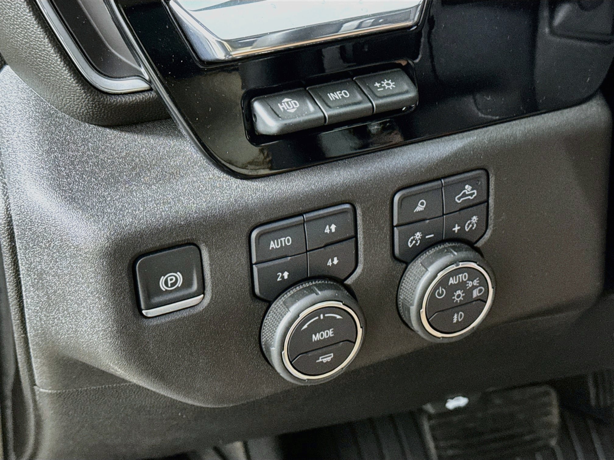 Used 2025 Chevrolet Silverado 3500 High Country w/ High Country Premium Package AWD/4WD image 16
